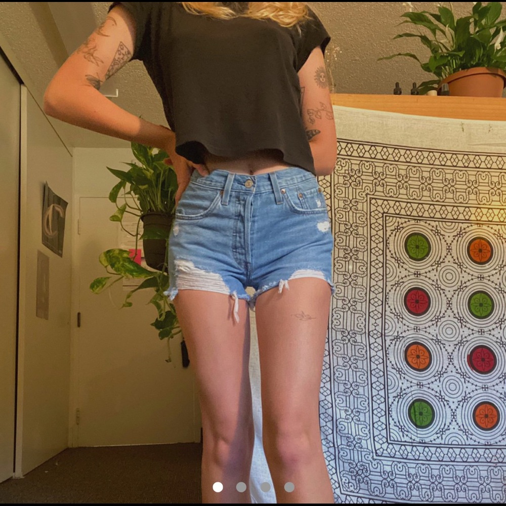 distressed light wash 501 levis shorts